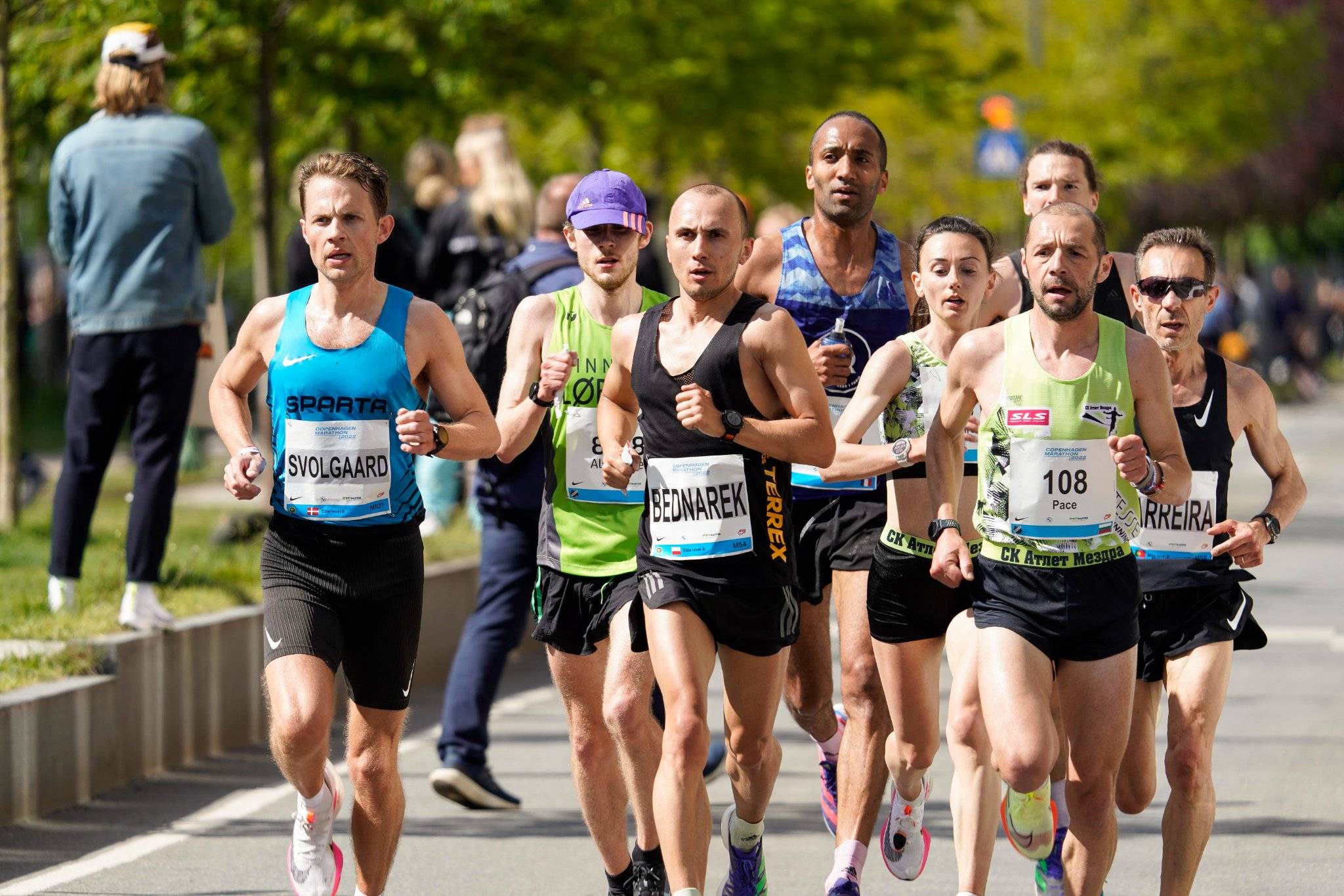  Милица Мирчева (третата отдясно наляво) 